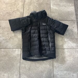 Men’s Rab puffer coat in black